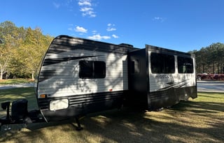 Keystone Hideout 29DFS Bunkhouse