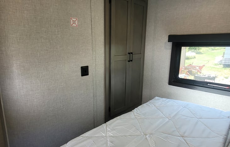 walk around master bed.