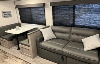 Spotless!  2022  RV Coleman Lantern Series 263BH