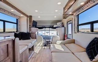 10-Person Jayco Redhawk 31F Vacation