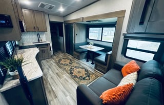 ****Adventure-Ready Family Camper – Sleeps 8***