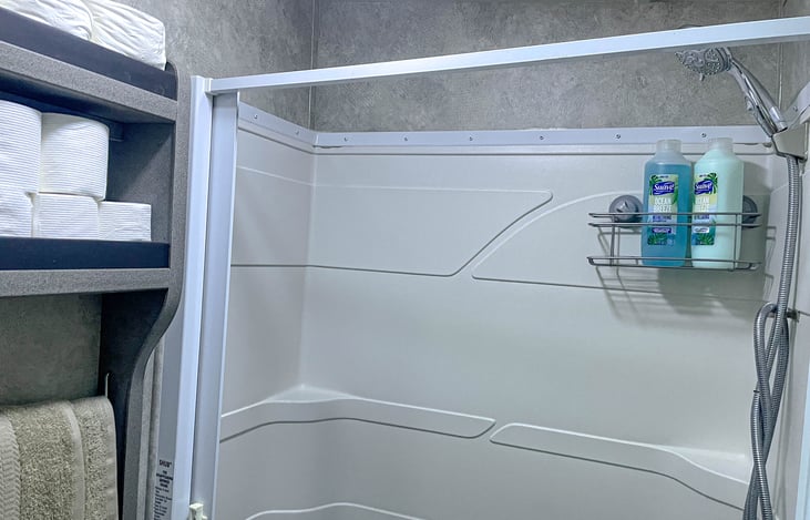 Full size Shower, Brand new towels ready for use