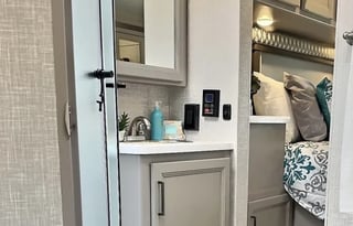 2023 Quantum LF31 Bunkhouse, Dual AC's+Solar (CA)