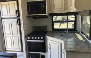 New Keystone Cougar w/all Amenities for Glamping!