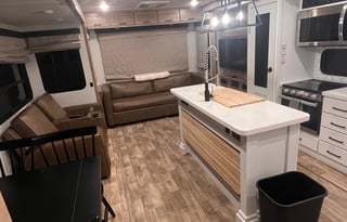 Arcadia 370 RL - Luxurious Camping