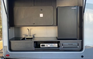 Happy Glamping in the Open Range with 1 1/2 baths!