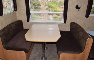 Beautifully updated 2006 Jayco Jay Flight with comfy queen and bunks! - Huge slideout