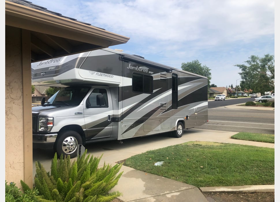 Class C Motor Home rentals in Bakersfield