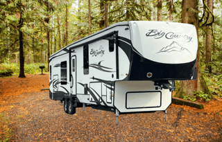 Couples Getaway or Family Pet Friendly Fifth Wheel