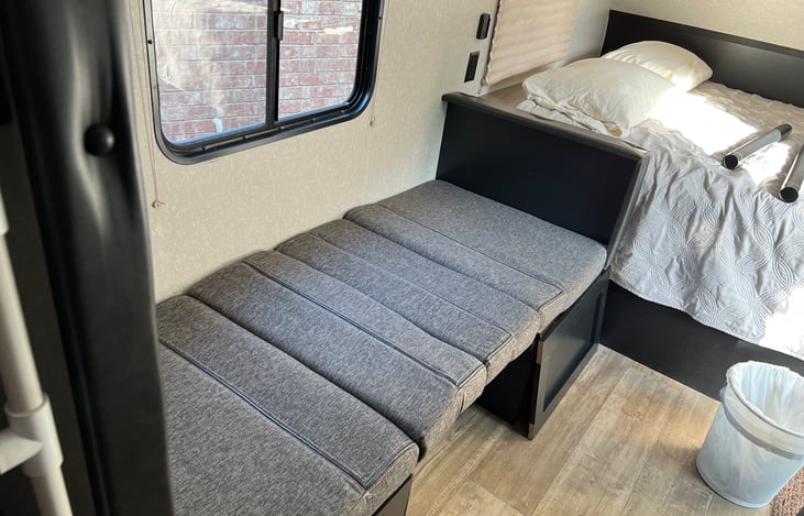 Table converts to 6 ft bed