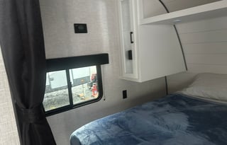 TWO HEARTS, ONE CAMPER: MOUNTAIN VIEWS