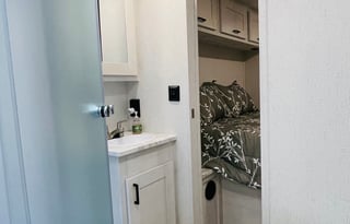 2022 EAST TO WEST Entrada 3100FB