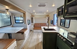 Modern Family RV|Sleeps 8| Bunks, Grill & Easy Tow