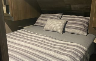 Very comfortable and fully stocked 27.5' Coleman