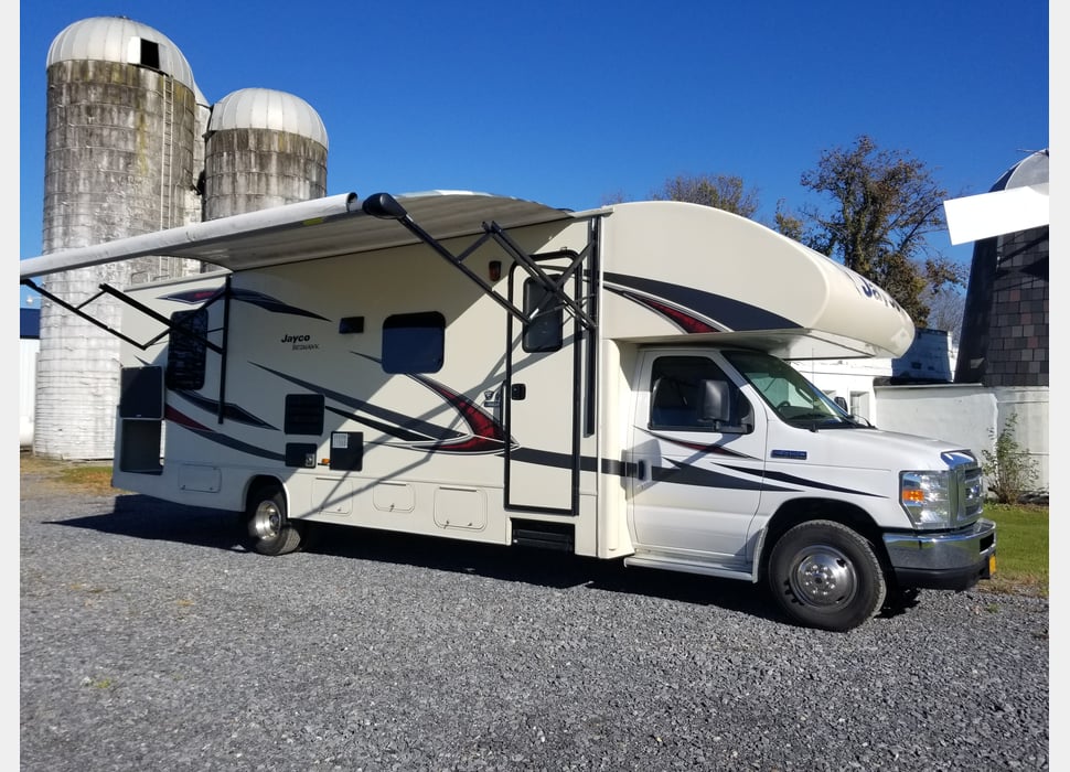 Class C Motor Home rentals in Ellington
