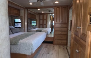 Winnebago:King Bed • FREE WiFi • Solar