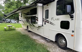 BRAND NEW 2021 Fleetwood RV Flair 35R