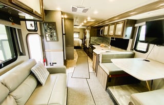 ! Creamy Flair 2021 - Modern & Reliable, Sleeps 10