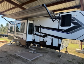 Grand Design Momentum G-Class 320G