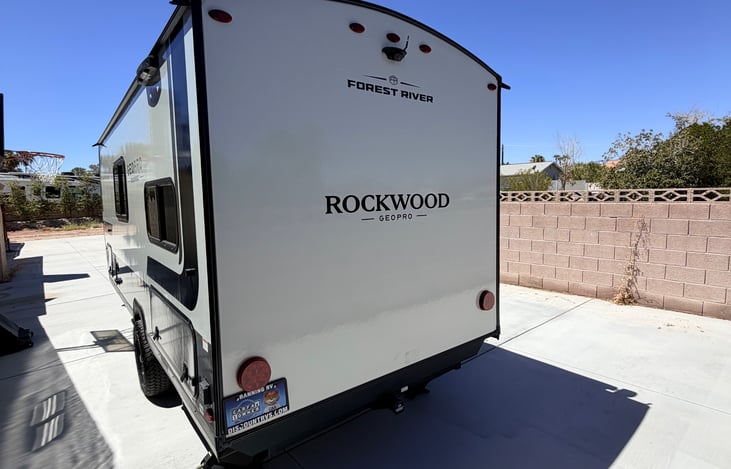 Rear view. Hookup kit, leveling blocks and wheel chocks are all included.