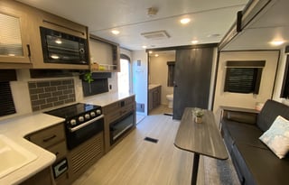 Cozy, Clean, Convenient 2021 Keystone Hideout