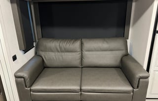 Family friendly bunkhouse with a king sized bed!