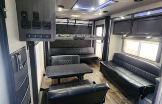 PRETTY SICK Toyhauler that sleeps 7!