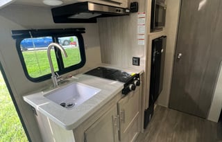 Forest River Aurora 16BHX, Small and lightweight