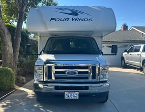 Thor Motor Coach Four Winds 26B