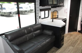 2022 32' Grey Wolf 26BRB