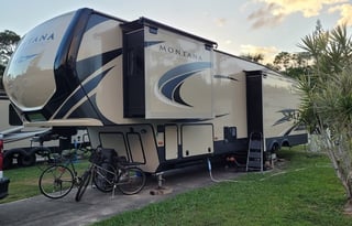 2020 Montana High Country 38' Glamper