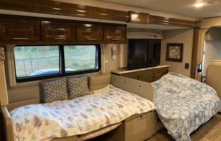 2020 Thor Motor Coach Miramar 35.2