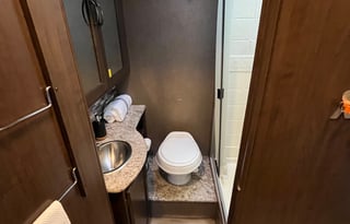 29B Thor Luxury 10 Sleeper Bunks 2 SlideOuts! Wifi