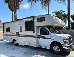 Coachmen RV Leprechaun 270QB Ford 350