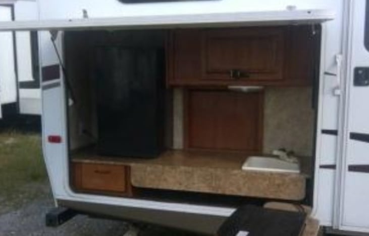 Outdoor kitchen