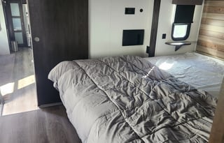 2020 Forest River 5th wheel with washer and dryer