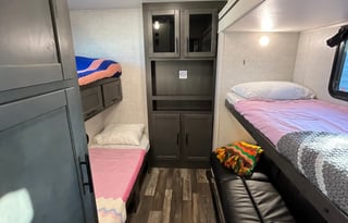 Delivery Only - Huge space 5th wheel