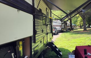 Family-Friendly 28' Avenger – Sleeps 8, Bunk Beds