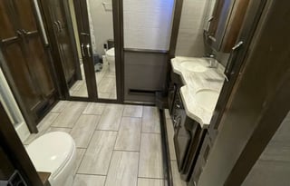 Luxury Pet Friendly RV priced to rent!!!!