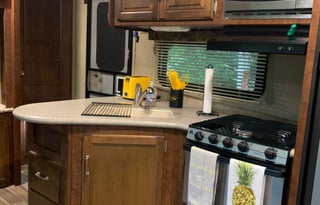 HUGE BUNKHOUSE— 2017 Keystone RV Outback 322BH