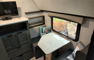 2022 Cruiser Embrace EL 280