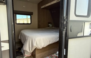 Friendly RV Rental - Bunk House sleeps 6