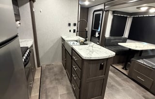 2021 Dutchmen RV Kodiak Ultimate 3321BHSL