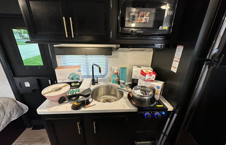 That's a lotta kitchen goodness!  Frying pan, 3qt saucepan, 5qt stock pot, toaster, COFFEE POT!!! (YES!), 3 serving/mixing bowls, utensils, and table service for four