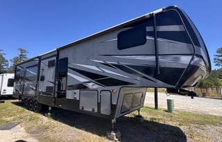 Luxury Raptor 428 • Dual Party Decks • Sleeps 7•
