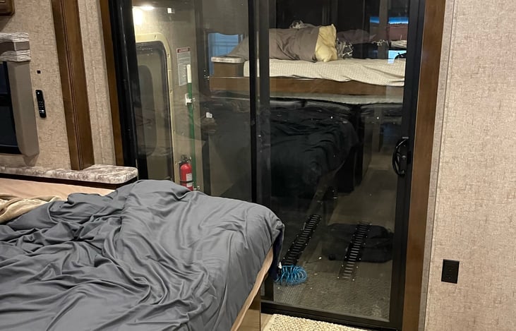 Master queen, slider to garage