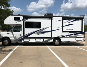 Winnebago Outlook 26M