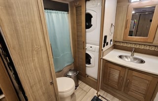 Class A Diesel Pusher bunkhouse w/ 2 full baths