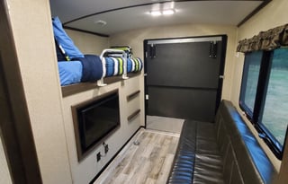 Clean & stocked! 2018 Keystone RV Outback 335CG