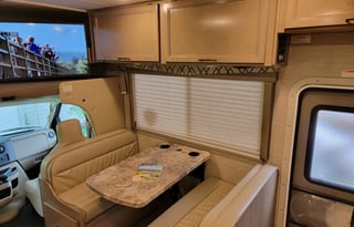 2022 Thor Motor Coach Quantum SE SE27 Ford